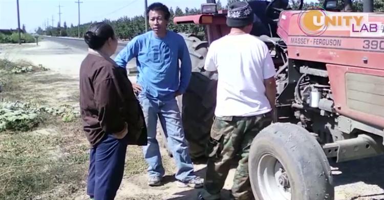 Thao speaks to fellow Hmong farmers. (Unity Lab (The Working Group))